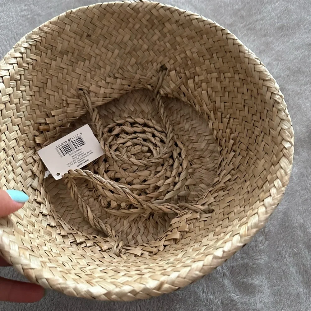 N/A woven basket